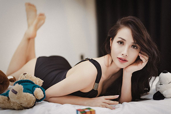 Lee Hyori Việt khoe đường cong đẹp mắt với monokini đen gợi cảm Lee Hyori Việt khoe đường cong đẹp mắt với monokini đen gợi cảm