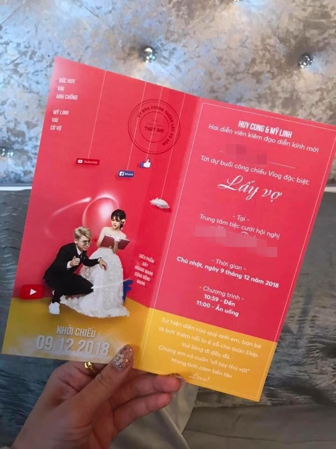 Thiệp cưới hài hước như tấm vé mời ra mắt vlog của Huy Cung