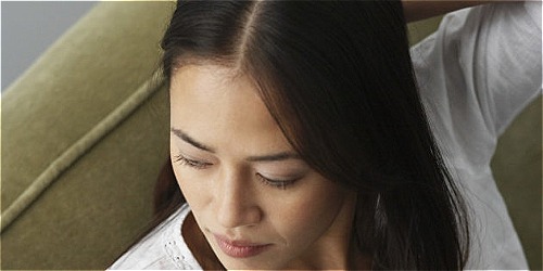 Hẹn hò chàng đẹp trai, cô gái bật đèn và phát hoảng thấy sự thật