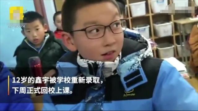 Bố tự sát, cậu bé 12 tuổi một mình chăm sóc mẹ bị ung thư xương khiến nhiều người không khỏi xót xa