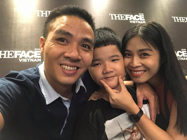 Chồng sắp cưới rất yêu thương con riêng của Hoàng Linh, còn nữ MC đối xử với con riêng của Mạnh Hùng như thế nào?