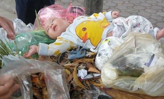 Bé 4 tháng bị bỏ trong thùng rác: Tiết lộ bất ngờ từ Giám đốc làng SOS