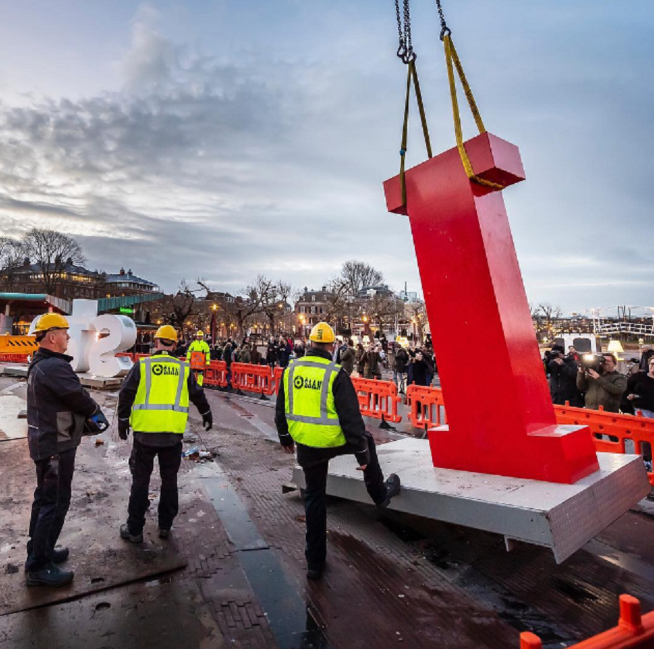 Biểu tượng nổi tiếng I amsterdam của thủ đô Hà Lan bị dỡ bỏ cho du khách đỡ phải chụp ảnh