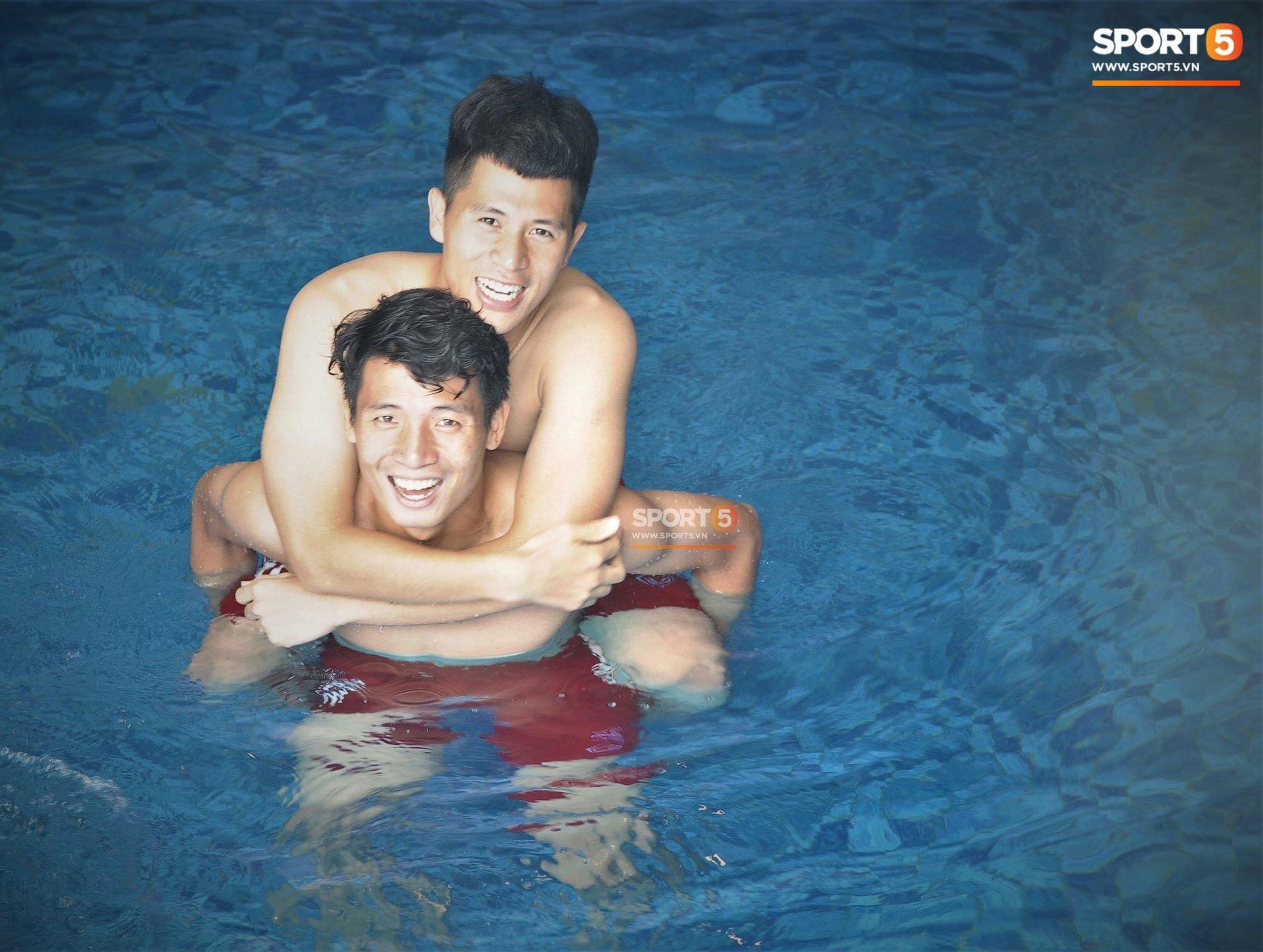 Được hỏi bao giờ mới chia tay Đình Trọng, Tiến Dũng khẳng định chắc nịch: Mãi mãi không!