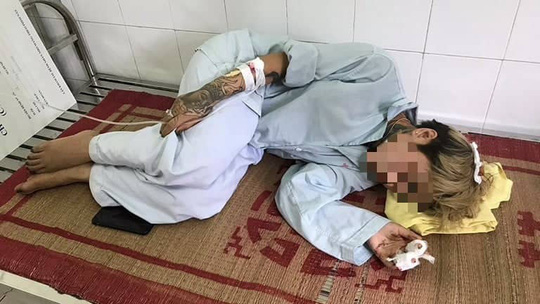 Vì sao hot girl xăm trổ bị hành hung nhập viện cấp cứu?