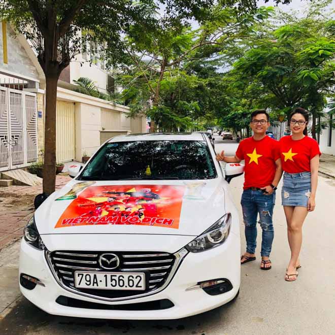 Fan cuồng phủ kín xế yêu bằng hình tuyển Việt Nam, mơ vô địch AFF Cup