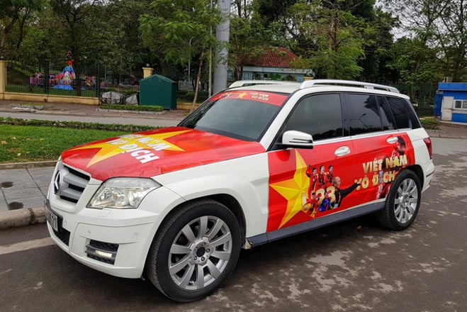 Fan cuồng phủ kín xế yêu bằng hình tuyển Việt Nam, mơ vô địch AFF Cup