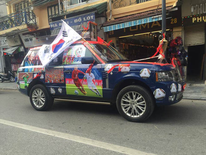 Fan cuồng phủ kín xế yêu bằng hình tuyển Việt Nam, mơ vô địch AFF Cup