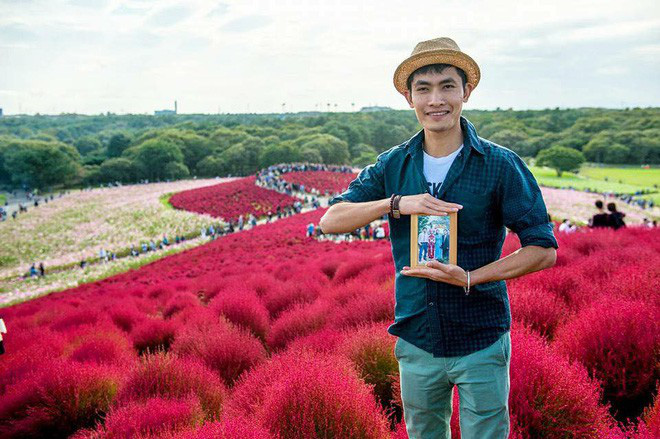 Chàng du học sinh Nhật mang di ảnh bố mẹ đi khắp thế gian: Ba má ơi, mình đi đâu tiếp?