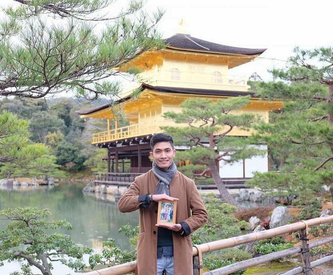 Chàng du học sinh Nhật mang di ảnh bố mẹ đi khắp thế gian: Ba má ơi, mình đi đâu tiếp?