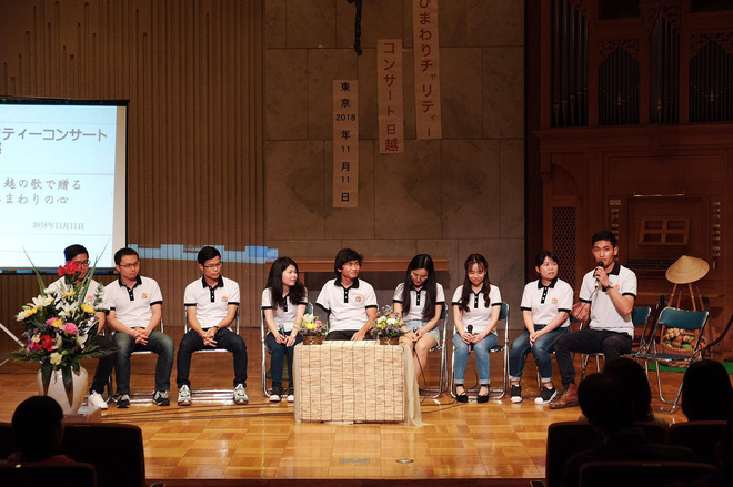 Chàng du học sinh Nhật mang di ảnh bố mẹ đi khắp thế gian: Ba má ơi, mình đi đâu tiếp?