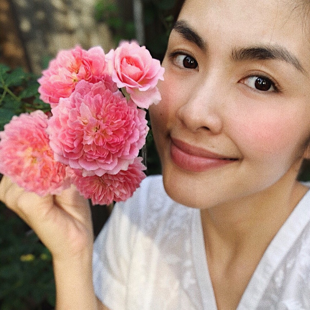 Hà Tăng xuất hiện đầy thần thái và phong cách, nhưng điều mà nhiều người chú ý lại là làn da của cô Hà Tăng xuất hiện đầy thần thái và phong cách, nhưng điều mà nhiều người chú ý lại là làn da của cô
