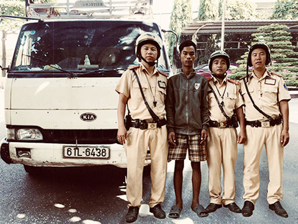 CSGT chốt các giao lộ, bắt kẻ trộm ôtô chạy vào Sài Gòn