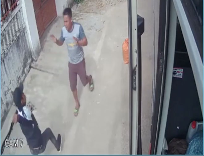 Vác mã tấu chặn xe, truy đuổi tài xế và phụ xe để tranh giành hành khách