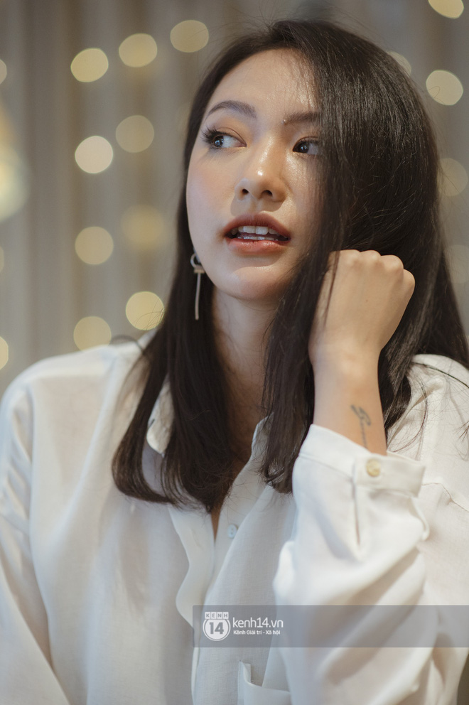 Nữ sinh đang hot nhất ĐH FPT: Tuổi tác không quan trọng, nhưng để lấy chồng hơn 23 tuổi như mẹ thì nhất định không