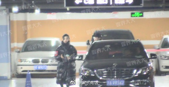 Thời hạn hoàn trả 3100 tỷ đồng đang gần kề, Phạm Băng Băng xuất hiện hiếm hoi tại văn phòng làm việc