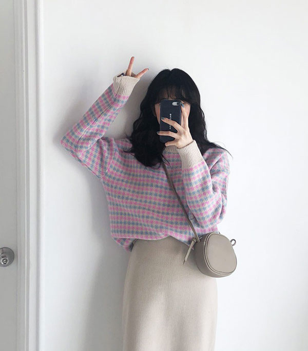 Diện mãi áo len trơn cũng chán, đổi sang áo len họa tiết mặc vừa đẹp lại chẳng lo lỗi mốt