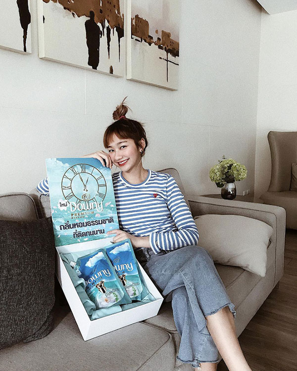 Khi trời chưa lạnh hẳn, bạn hãy tranh thủ áp dụng 5 gợi ý mix đồ vừa xinh vừa ăn ảnh này từ các hot girl Thái