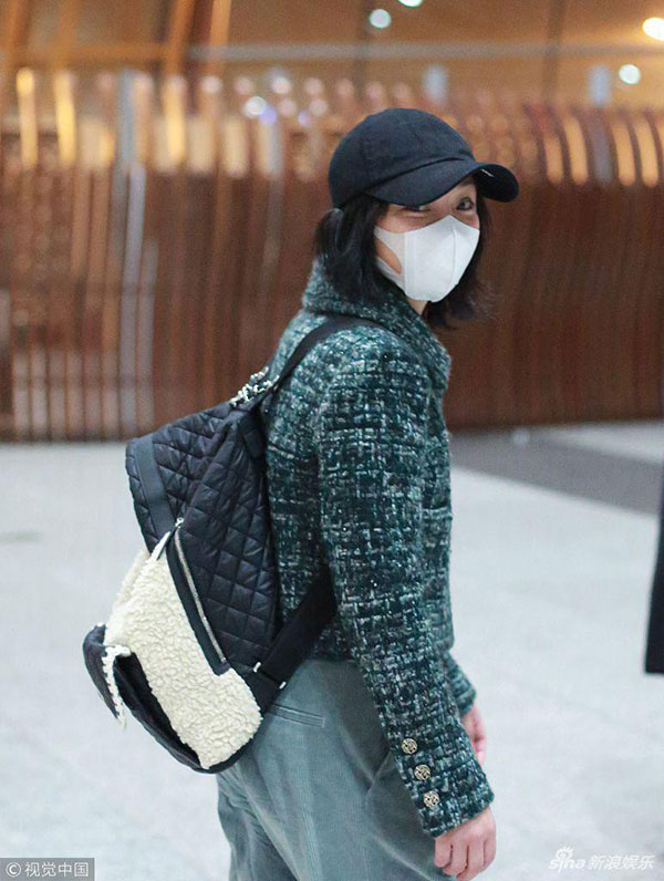 Xuề xòa hết chỗ nói: Châu Tấn diện áo khoác gần 200 triệu nhưng nhất quyết không chịu chải tóc tử tế