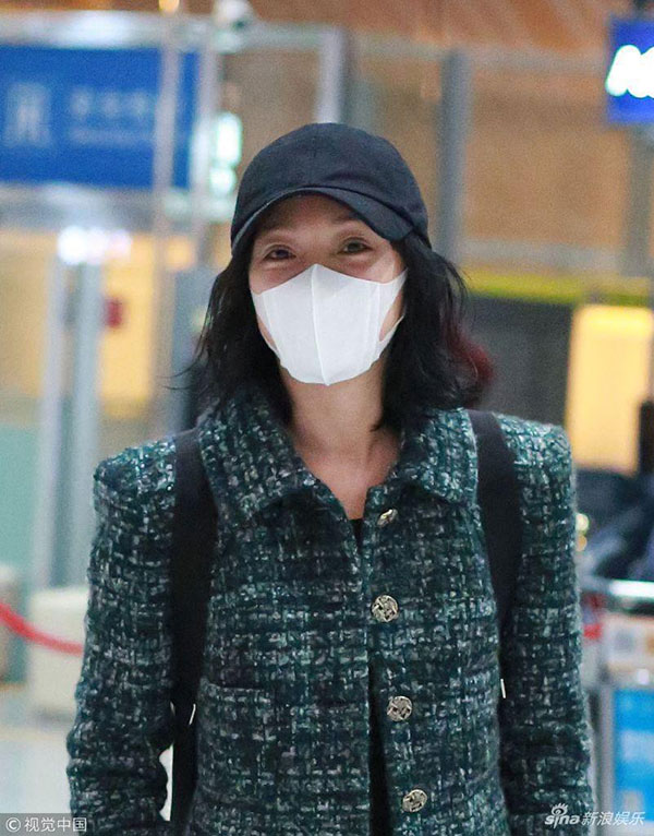 Xuề xòa hết chỗ nói: Châu Tấn diện áo khoác gần 200 triệu nhưng nhất quyết không chịu chải tóc tử tế