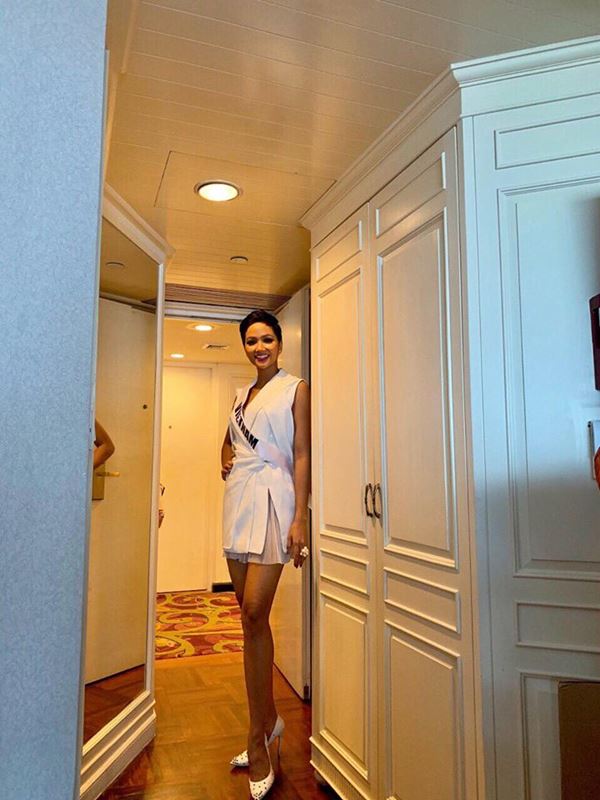 Loạt mỹ nhân khoe chân thon vào top mặc đẹp tuần