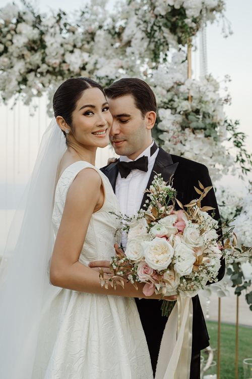 Hoa hậu Hoàn vũ Thái Lan chọn váy cưới của Đỗ Mạnh Cường