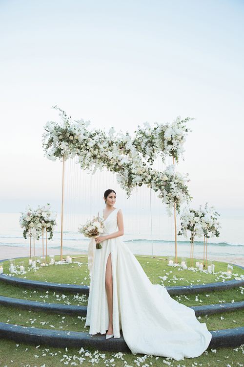 Hoa hậu Hoàn vũ Thái Lan chọn váy cưới của Đỗ Mạnh Cường