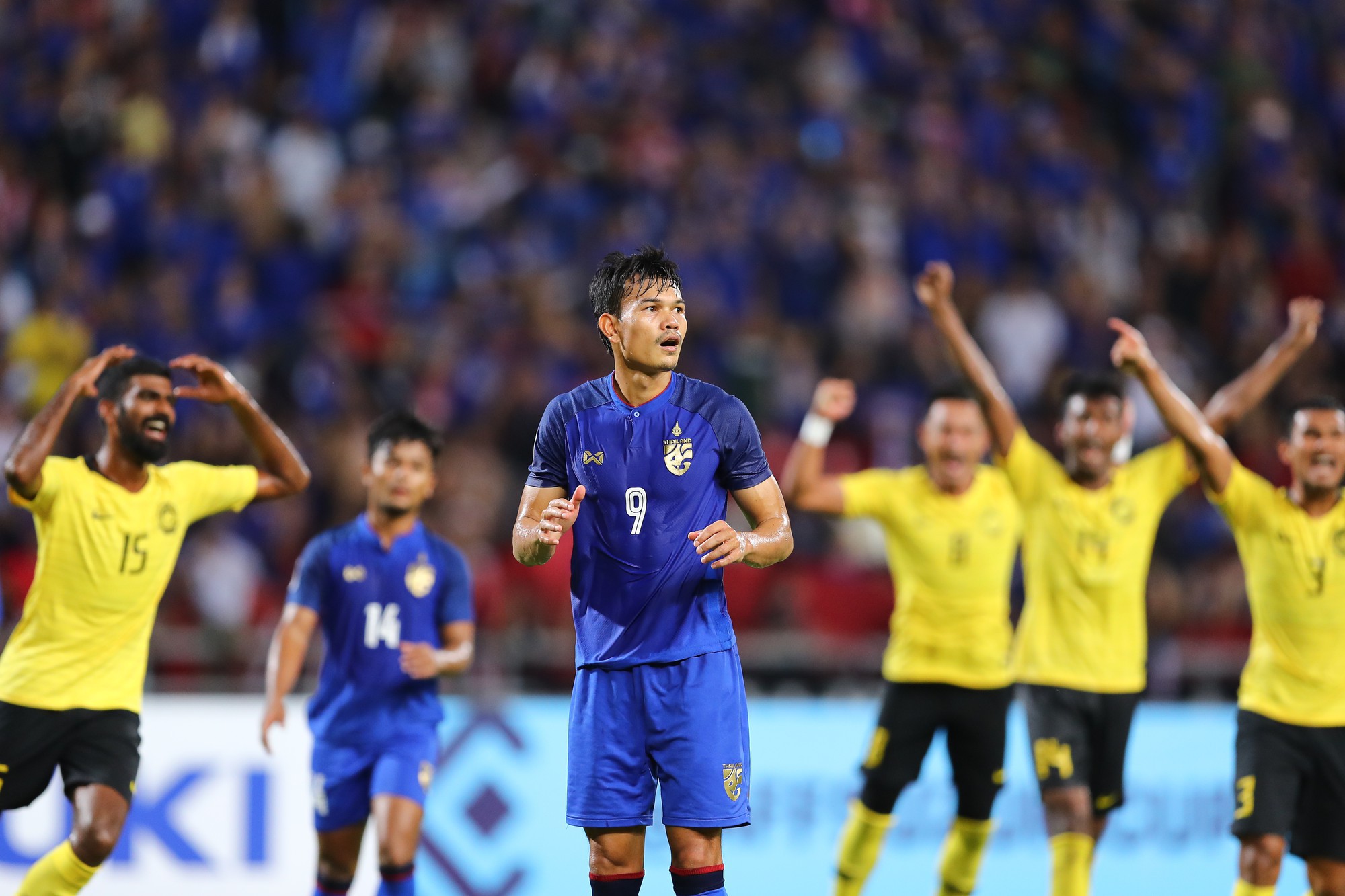 Tiên tri Malaysia thua trận, nhiều công ty mở bán tour cho người hâm mộ xem chung kết AFF Cup 2018 tại... Thái Lan Tiên tri Malaysia thua trận, nhiều công ty mở bán tour cho người hâm mộ xem chung kết AFF Cup 2018 tại... Thái Lan