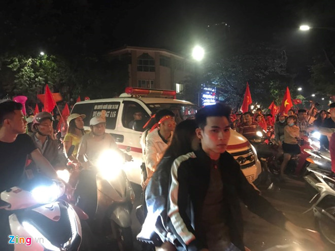 Người dân khắp nơi ra đường mừng Việt Nam vào chung kết AFF Cup Người dân khắp nơi ra đường mừng Việt Nam vào chung kết AFF Cup