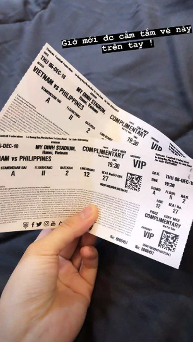 Trước giờ quyết đấu, 2 bạn gái tuyển thủ VN khoe chỗ ngồi VIP trên sân Mỹ Đình