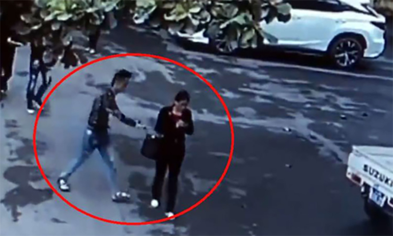 Nhóm thanh niên giật hồ sơ trúng đấu giá đất giữa UBND huyện