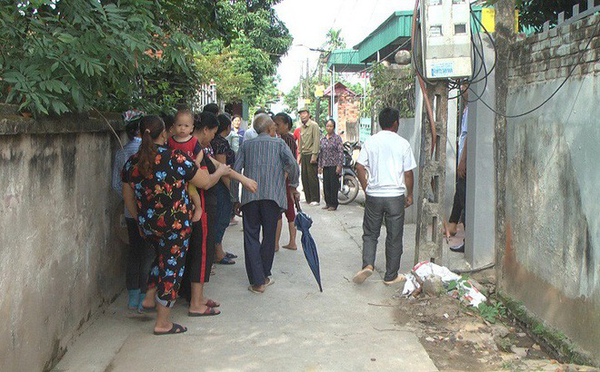 Hưng Yên: Con gái mua xăng về nhà chốt cửa, dội lên người rồi ôm mẹ châm lửa đốt