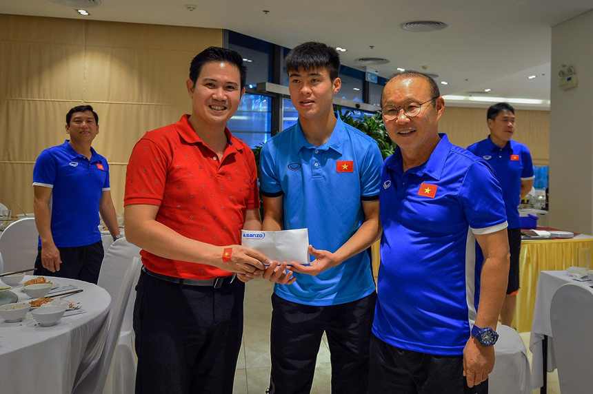 Đội tuyển Việt Nam nhận thưởng nóng 300 triệu đồng ngay sau trận đấu