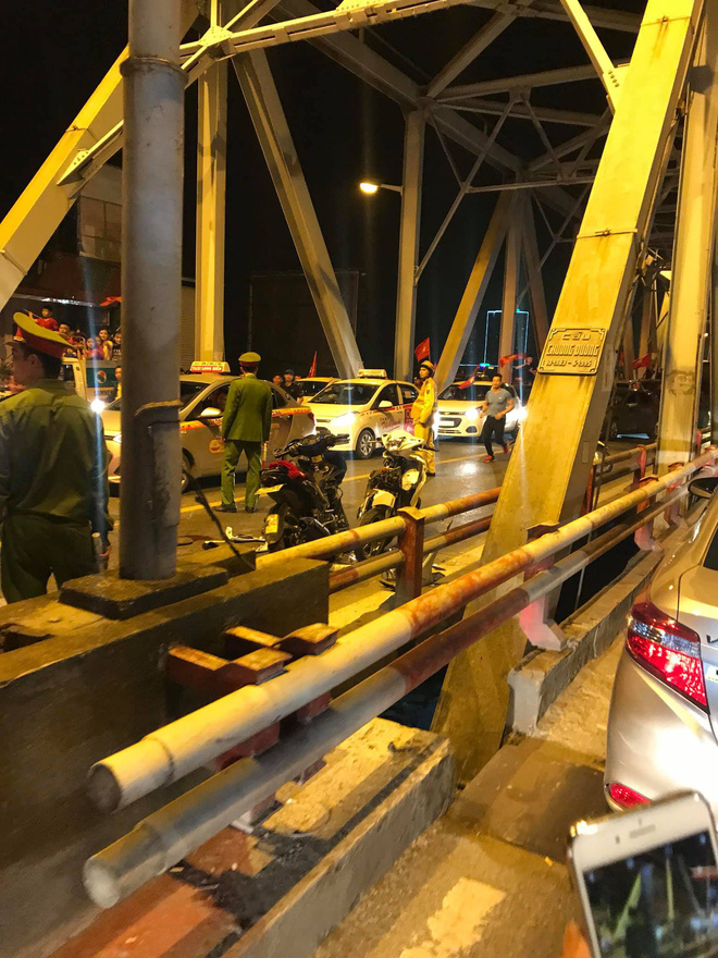 Ẩu đả, tai nạn giao thông liên tiếp trong đêm đi bão mừng chiến thắng của đội tuyển Việt Nam