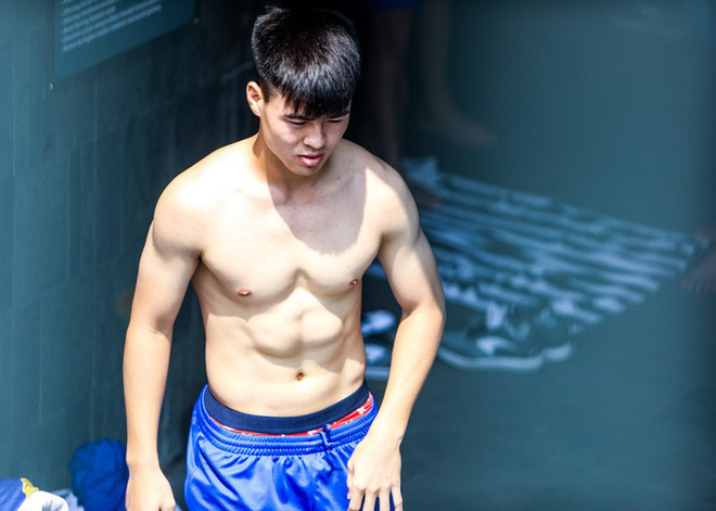 Ngắm body dàn cầu thủ Việt Nam: Ai cũng cực chuẩn, xem đến thủ thành Lâm Tây thì ngất luôn!