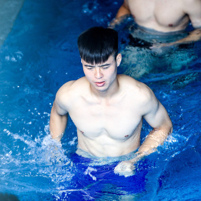 Ngắm body dàn cầu thủ Việt Nam: Ai cũng cực chuẩn, xem đến thủ thành Lâm Tây thì ngất luôn! Ngắm body dàn cầu thủ Việt Nam: Ai cũng cực chuẩn, xem đến thủ thành Lâm Tây thì ngất luôn!