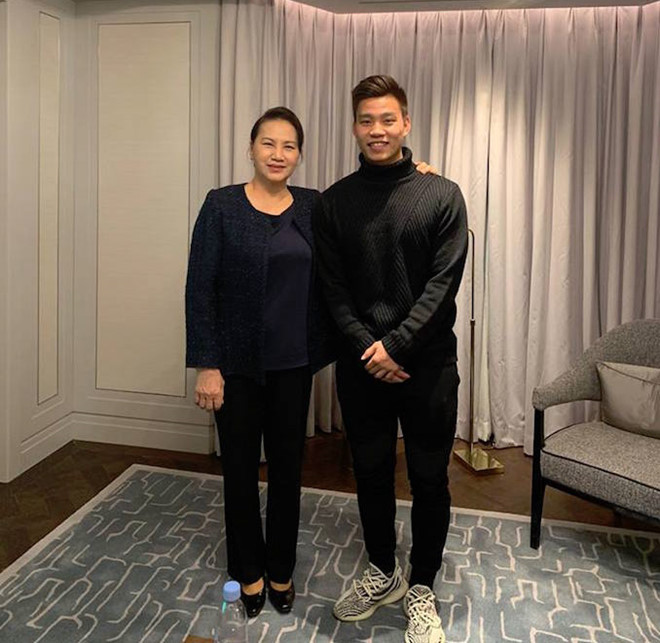 Chủ tịch Quốc hội cùng Văn Thanh cổ vũ ĐTVN từ Hàn Quốc