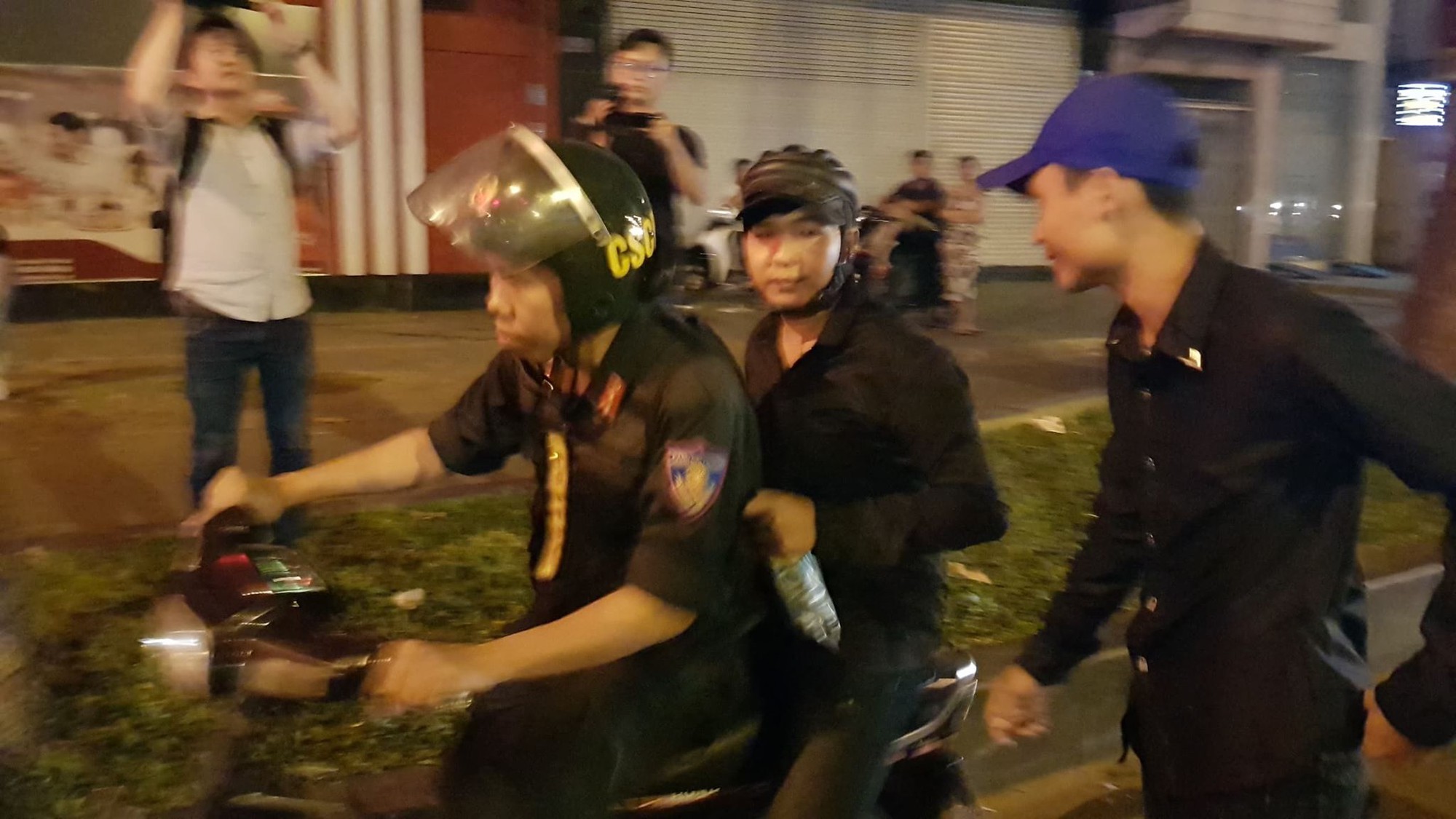 CSGT TP.HCM xử phạt gần 80 trường hợp đi bão sau trận thắng của đội tuyển Việt Nam