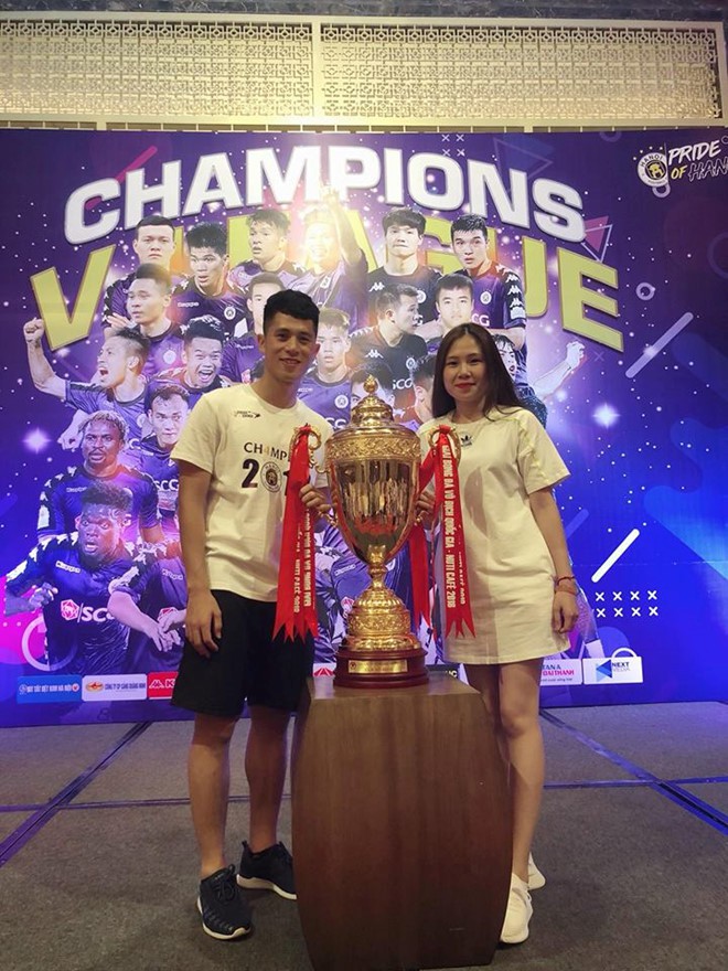 Bạn gái ít người biết của Đình Trọng: Yêu từ thời còn đi học, tình bể tình đã được 4 năm