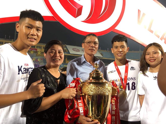 Bạn gái ít người biết của Đình Trọng: Yêu từ thời còn đi học, tình bể tình đã được 4 năm