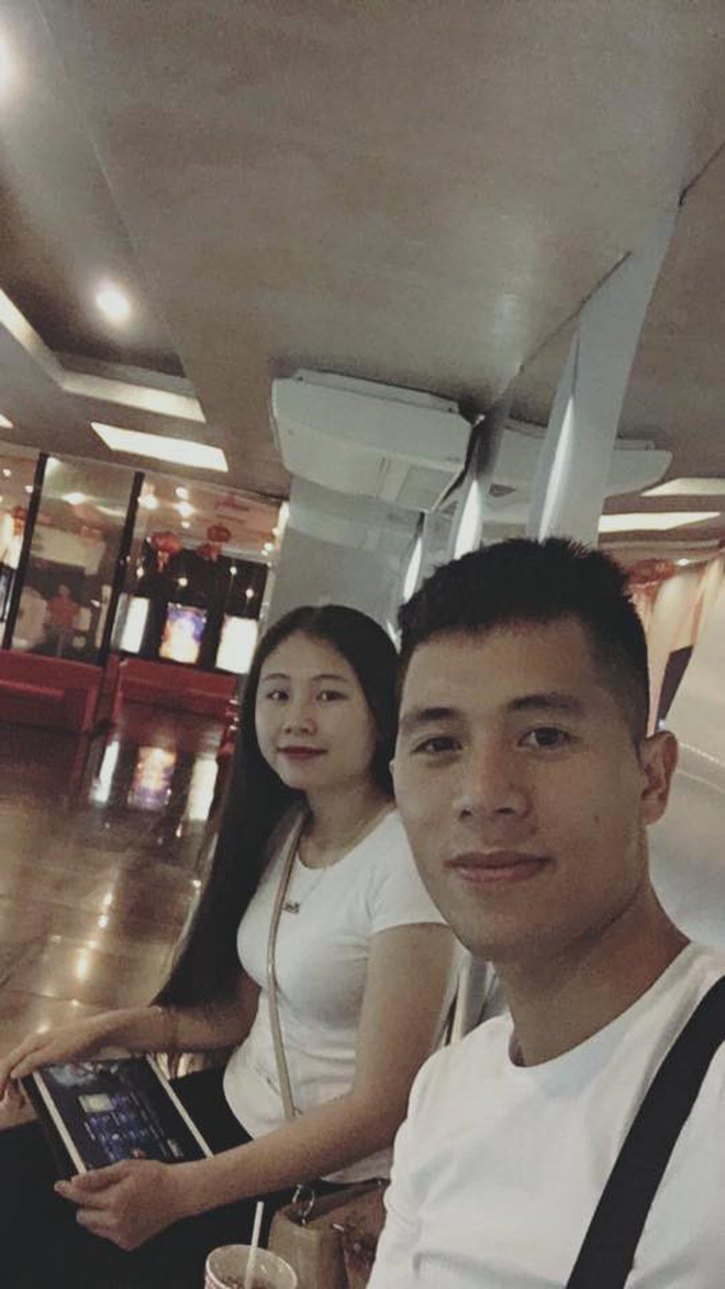 Bạn gái ít người biết của Đình Trọng: Yêu từ thời còn đi học, tình bể tình đã được 4 năm Bạn gái ít người biết của Đình Trọng: Yêu từ thời còn đi học, tình bể tình đã được 4 năm