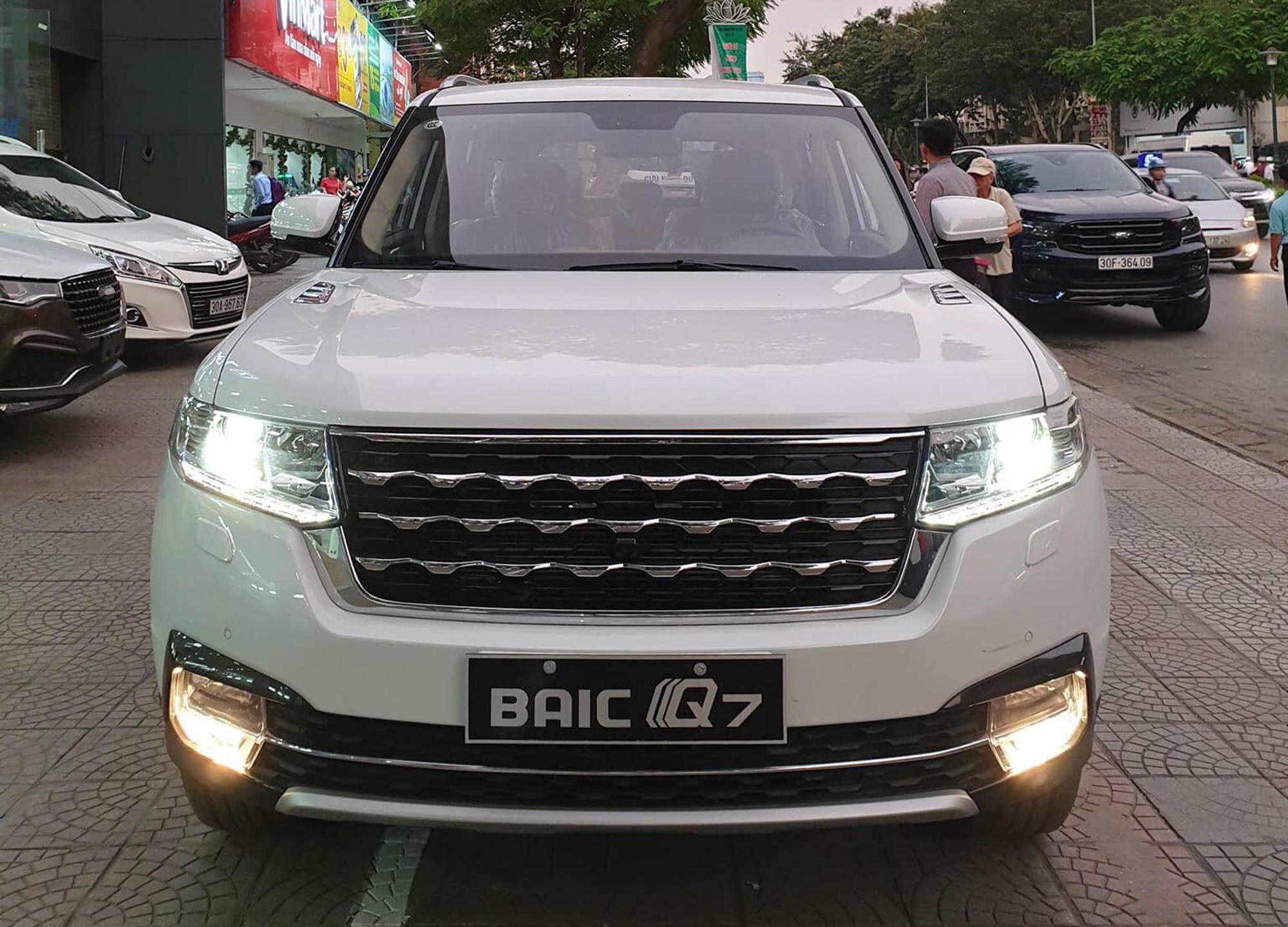 BAIC Q7 - SUV Trung Quốc nhái Range Rover giá 658 triệu đồng tại Việt Nam BAIC Q7 - SUV Trung Quốc nhái Range Rover giá 658 triệu đồng tại Việt Nam