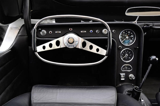 Những kiểu vô-lăng ôtô lạ mắt nhất thế giới