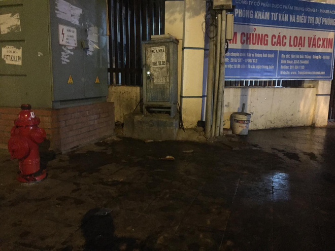 Mâu thuẫn trong lúc ngồi xem cổ động viên đi bão mừng chiến thắng của ĐT Việt Nam, nam thanh niên bị đâm nhập viện