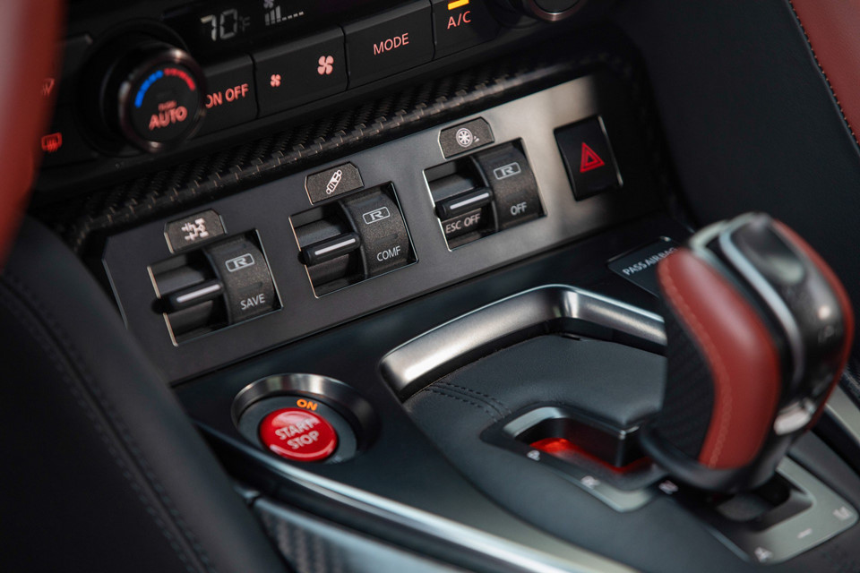 Nissan GT-R 2019 cập bến nước Mỹ, giá gần 100.000 USD