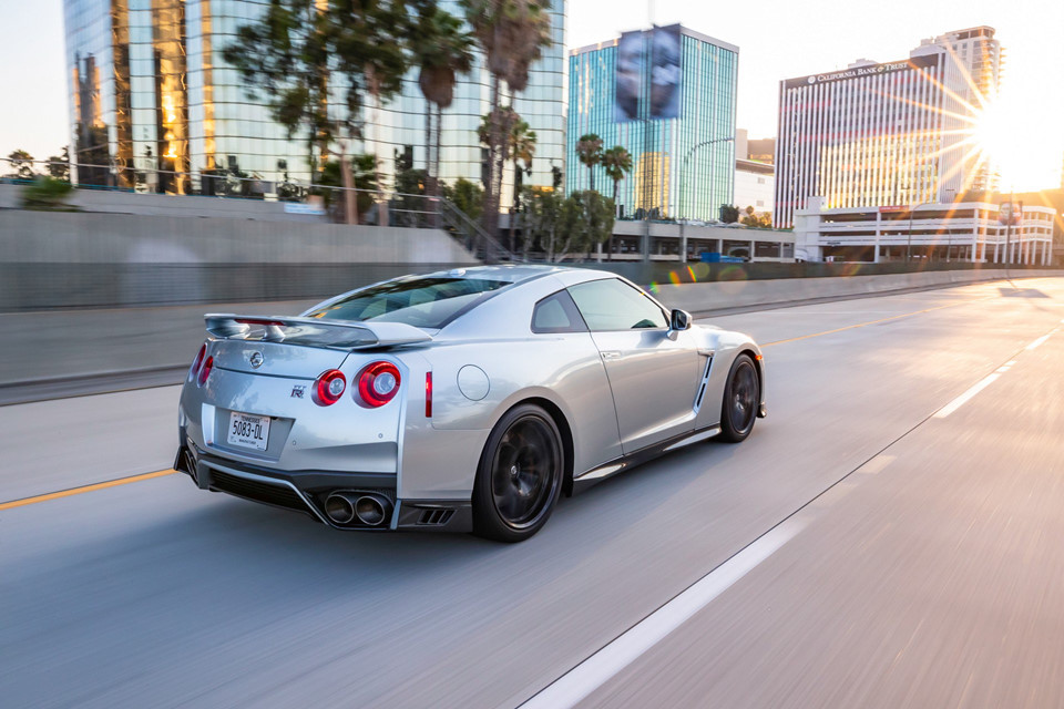Nissan GT-R 2019 cập bến nước Mỹ, giá gần 100.000 USD