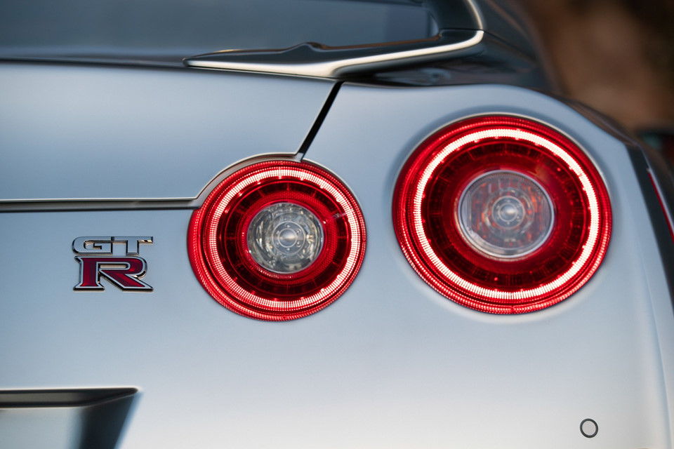 Nissan GT-R 2019 cập bến nước Mỹ, giá gần 100.000 USD