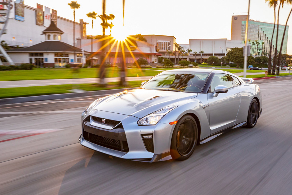 Nissan GT-R 2019 cập bến nước Mỹ, giá gần 100.000 USD