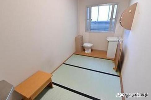 Cuộc sống sinh hoạt của Tưởng Kình Phu sau khi bị bắt: Phòng giam gần 5m vuông, 1 tuần chỉ được tắm 2 lần