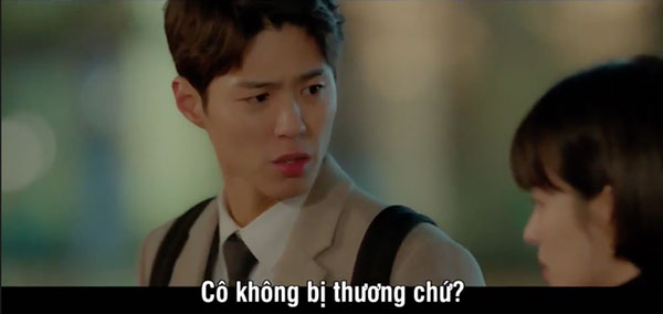 Mải mê ngắm trai trẻ, Song Hye Kyo tự gây tai nạn Mải mê ngắm trai trẻ, Song Hye Kyo tự gây tai nạn